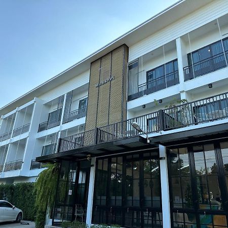 Mosstel Hotel Phitsanulok Exterior photo